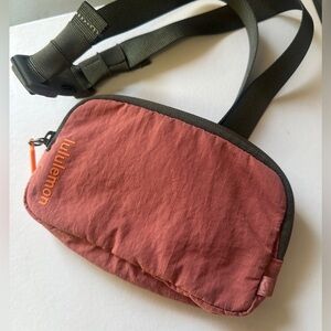 Lululemon Mini Belt bag Brier Rose